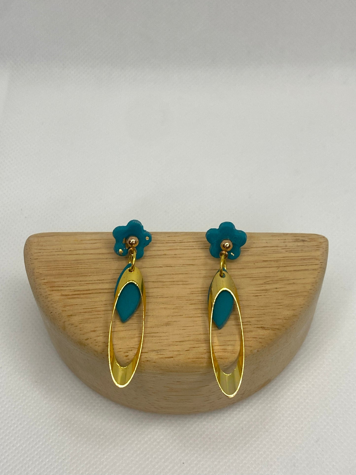 Golden Harmony Oval Drops Earrings