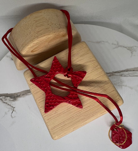 Red star necklace