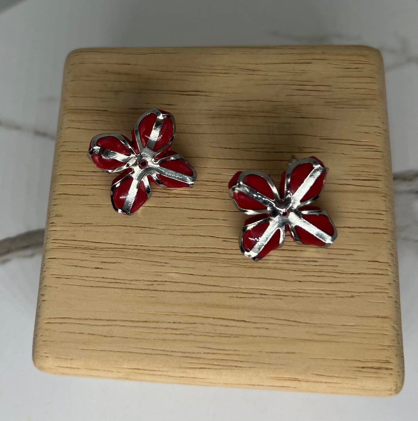 Red star earring