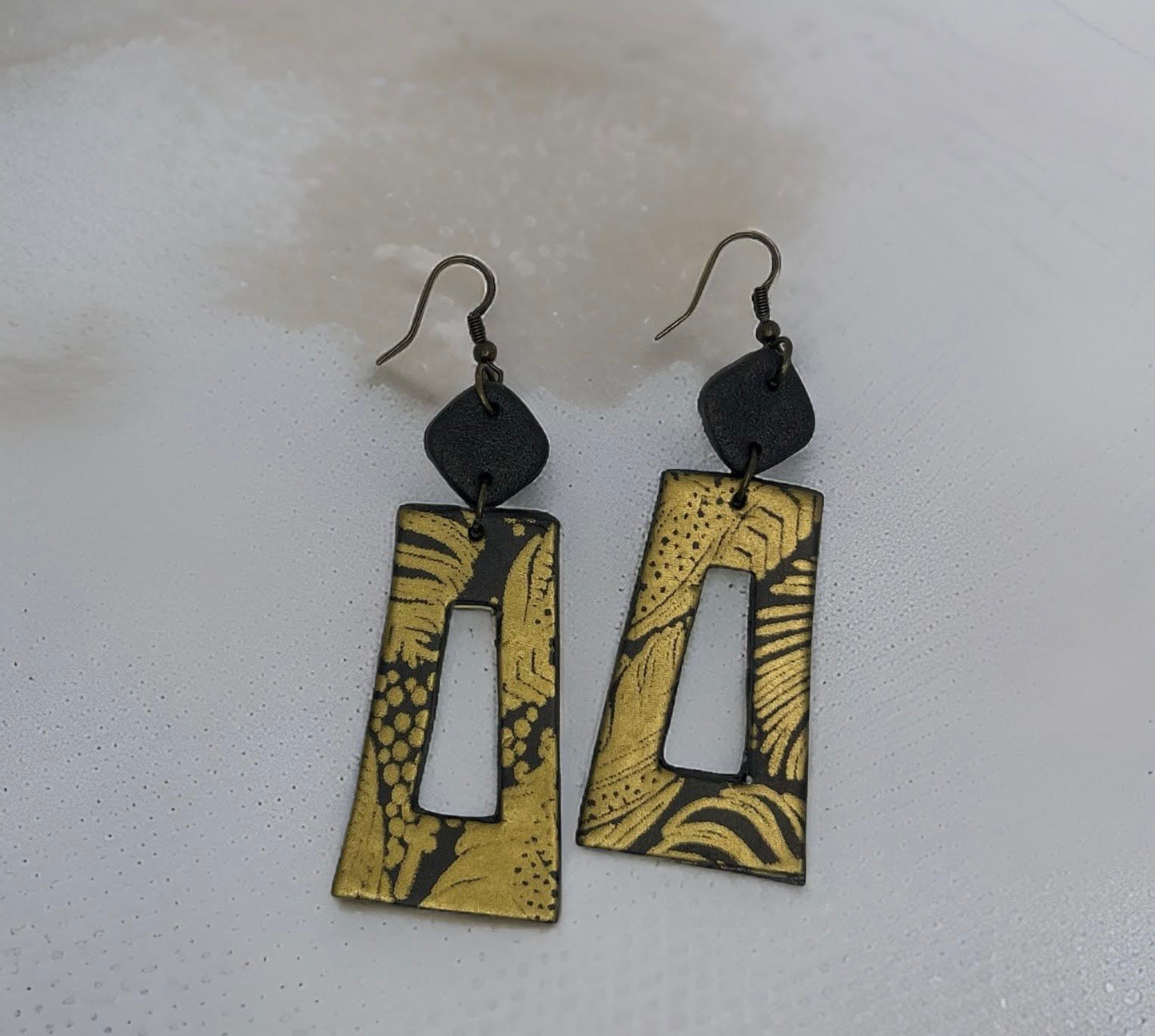 Golden Night Frame earrings