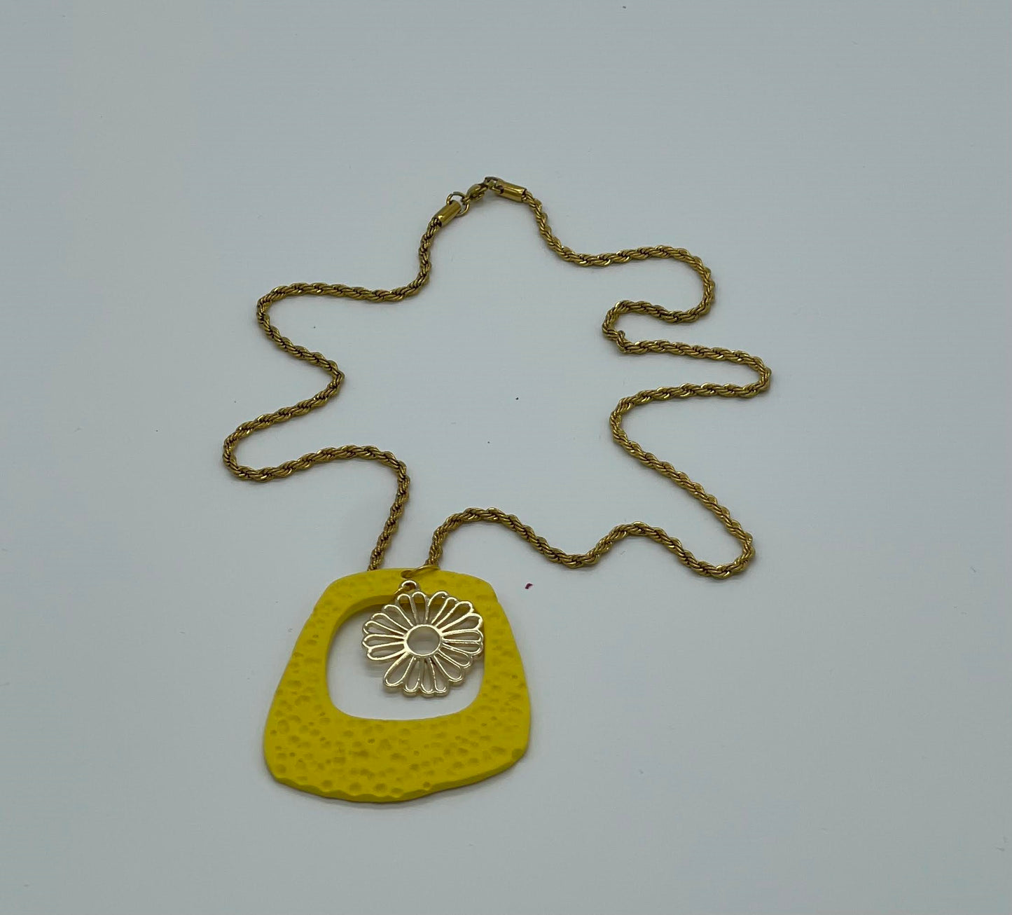 Golden Daisy Glow Pendant neckless